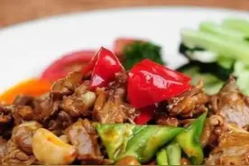 精选美食：外婆炒鸡，春笋干煸咸肉，莴笋炒鸡肉，肉丝黄花菜图片