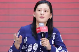 节目上做“情感专家”的黄澜，私下却和丈夫离婚，网友：太可笑图片