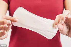 女性绝经后，为何还会出现出血？这件事会在7种情况下发生图片