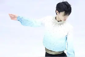 羽生结弦第19次打破世界纪录，颜值爆表的他，造型再一次惊艳众人图片