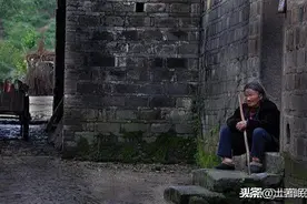 一跪一拜：再见，母亲图片