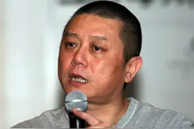 冯小刚：究竟有没有偷王朔的剧本？为啥分道扬镳？被骂作欺下媚上图片