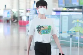 于朦胧真是一位“美男子”，阔腿裤有型，走路还很优雅图片