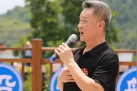 62岁阎维文近照曝光，白发明显现老年斑，陪妻子抗癌30年伉俪情深图片