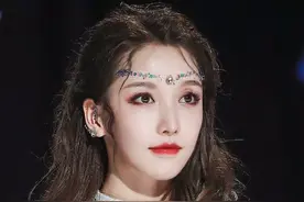 姜贞羽这是什么绝世神颜！异域公主造型，闪闪发光的古典美人图片