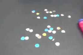 爸爸神操作把娃气哭，辛苦写的作业突然没了？都是新文具惹的祸图片