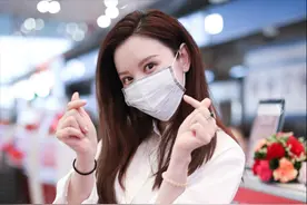 张萌现身北京，衣着时尚性感迷人，一举一动千娇百媚女人味十足图片