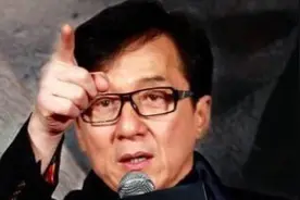 成龙望子成龙，网传砸3亿力捧房祖名，奈何龙太子不争气图片