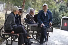 春节将至，80岁的奶奶在自家土炕上咽了气图片