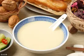 打豆浆时，用生豆好还是熟豆好？好多人都不懂，难怪豆浆口感差图片