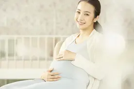 小说：她分娩疼哭想打针无痛，却被丈夫一口回绝，对孩子有影响图片