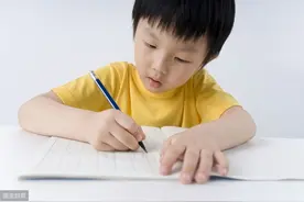 “我女儿哪错了”3600÷9=400被打红叉，宝妈找老师理论反遭打脸图片