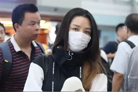 何洁被曝分居后摘掉婚戒取关刁磊，住所从大别墅换成了小房子图片