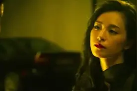 文咏珊与斗牛犬嬉戏惹人艳羡，网友：“放开那只狗狗，让我来”图片