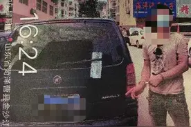 防不胜防，这三人为何专割路边汽车排气管？图片