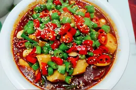 香辣鲜锅兔的家常做法，兔肉鲜嫩入味，不腥不柴，比羊肉还鲜美图片
