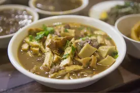 “卤煮火烧”啥时候吃最好？听听老北京旗人怎么说，太有道理了图片