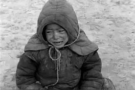 真实的1942河南大饥荒，人们抢吃大雁屎，卖妻女只换4斗粮食图片