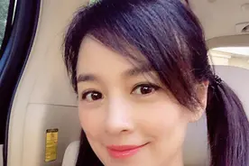 年近50岁的酒窝美女张庭是如何保养的，一点都看不出已经年过半百图片