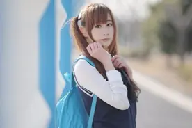清纯可人美女学生妹，有着天真无邪长相，绽放出青春可爱迷人气质图片
