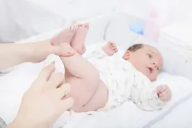 尿不湿用完就丢？千万别！婴儿的健康秘密全藏在内！一文了解详情图片