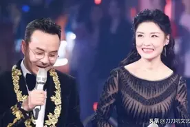 芒果晚会太魔幻：汪涵周涛主持翻车，成龙真唱让硬糖少女假唱现形图片