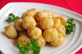 炸汤圆时，记住“1煮2裹3炸”，汤圆外酥里嫩，不开裂图片