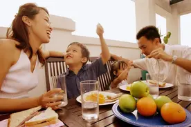 孩子未来有没有出息，从饭桌上就能反应出来图片