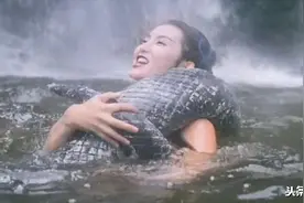 徐克的《青蛇》香艳撩人，原来张曼玉玩的尾巴藏着这么深的暗示图片