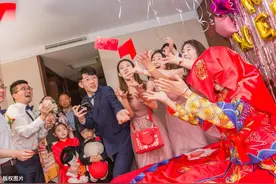 过份闹洞房，致伴娘蒙羞起冲突，涉嫌何罪?法律这样说图片