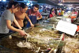 海鲜市场“水很深”，4种商贩惯用伎俩要知道，认识一下不吃亏图片