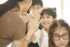 孩子在学校“闯祸”了，父母接了老师电话后应该怎么办？图片