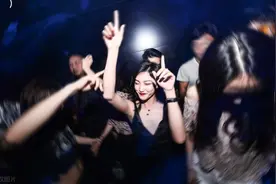 这位一晚上转场多家夜店的成都女孩，其实有一点是值得表扬的图片