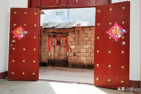 跟女友回家见父母，看到她那2个弟弟后，我知道这姑娘不能娶了图片