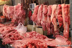 超市里的冻排骨，为啥比鲜猪肉还便宜？能不能吃？建议你看完再买图片