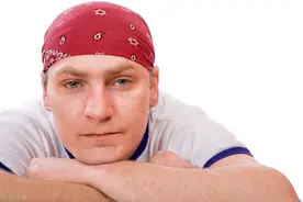 你是带耳钉的男生吗？来看看吧图片