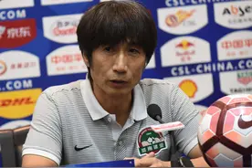 山东迎回又一老熟人接替李霄鹏 泰山新队徽曝光！删除鲁能元素图片