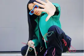 今年潮流有点看不懂，松紧带裤子复古嘻哈，也就欧美身材才刚驾驭图片