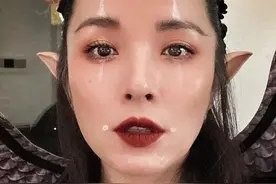 一婚嫁富商被赵薇羡慕，二婚嫁靳东被宠爱，她比老公前任江珊幸福图片