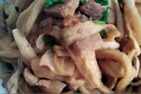萝卜干煮肉片，做法简单，脆爽筋道，加上猪肉，又香又有食欲图片