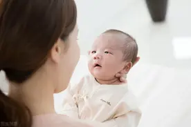 新生儿整夜哭闹，三招教你解决图片