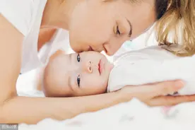 孩子为何变得如此黏人了？其实是孩子的情感安全出现了障碍图片