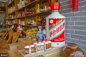 刚刚！茅台股价触及1300元再创历史新高，总市值高达1.63万亿图片
