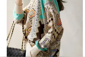 早秋微凉，换上这“慵懒风”洋气小衫，气质颜值都加分不少图片