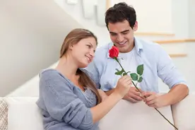 男人为什么多数喜欢娶高大的女人？过来人，告诉你三个原因。图片