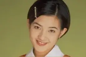 花臂纹身打唇钉，不结婚，还为男友割子宫？43岁的“小魔女”很好图片