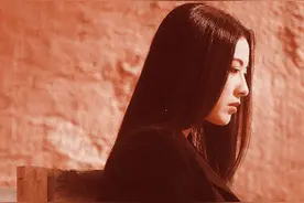 力压王菲的梁雁翎，一“替”成名又负债千万，今52岁现状如何？图片