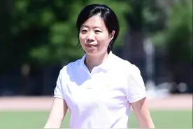 张越红！还记得那个一锤定音么？红姐有范儿不？图片