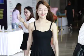 34岁白冰不愧是京城四美，气质优雅端庄，私下穿搭好时尚图片