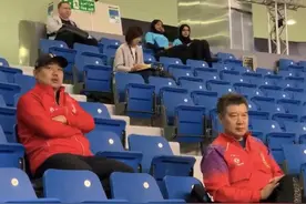 刘国梁目睹国乒惨败脸色难看！伊藤美诚击败苦主 小魔王4-0横扫图片